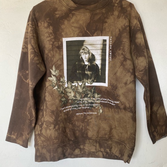 Taylor Swift Brown Crewneck Sweater 2020 tour - Picture 2 of 7